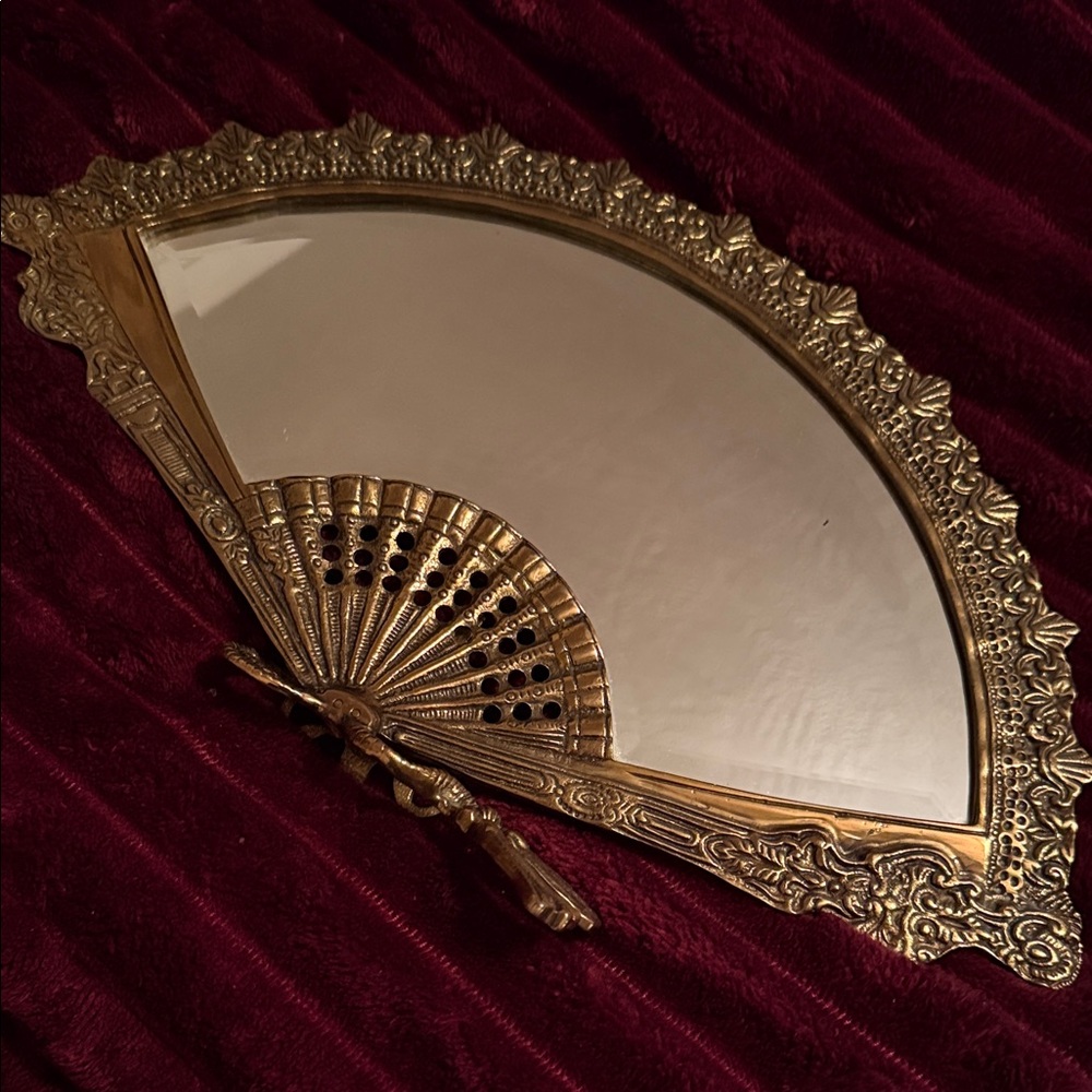 Vintage Elegant Gold Fan-Shaped standing Mirror